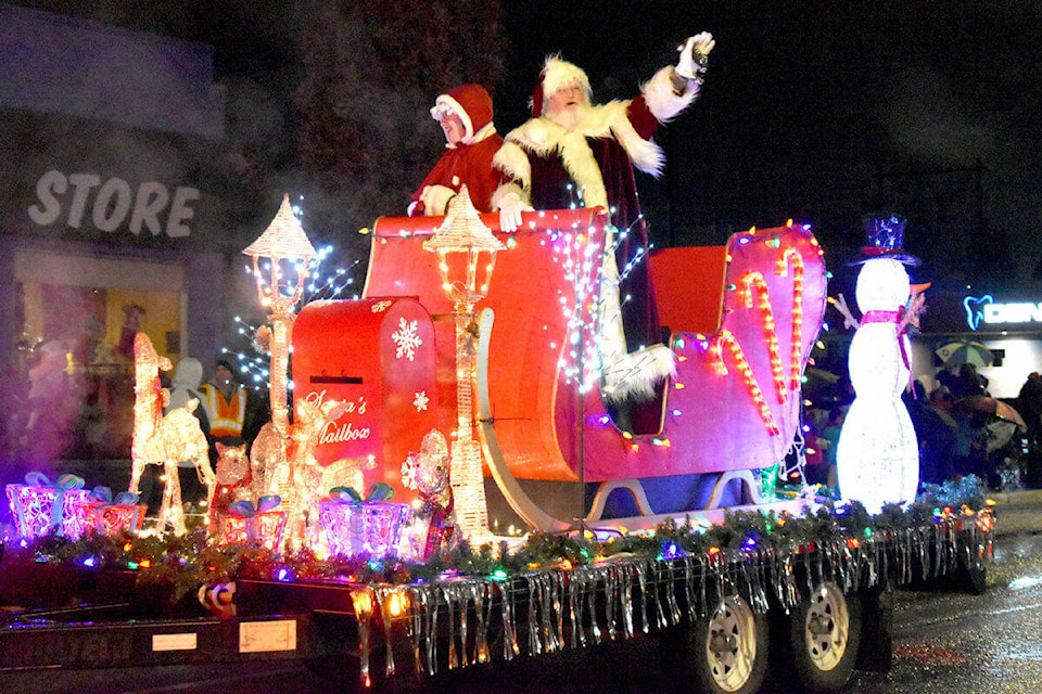 27284594_web1_211124-PWN-NoSantaParade_1