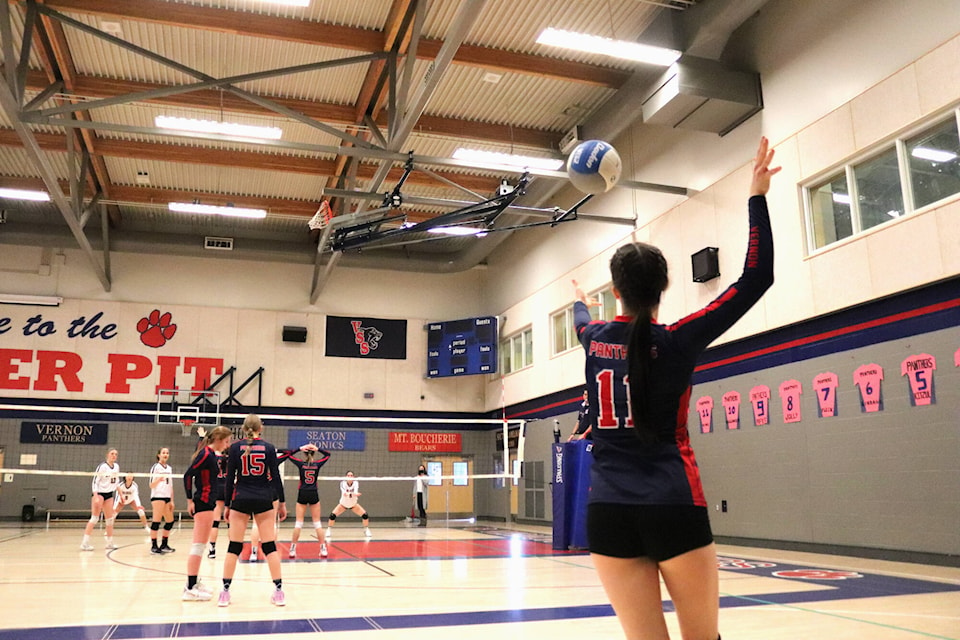 27385046_web1_211202-VMS-volleyball-1_1