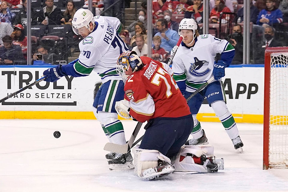 27798732_web1_220111-CPW-Canucks-Panthers-panthers_1