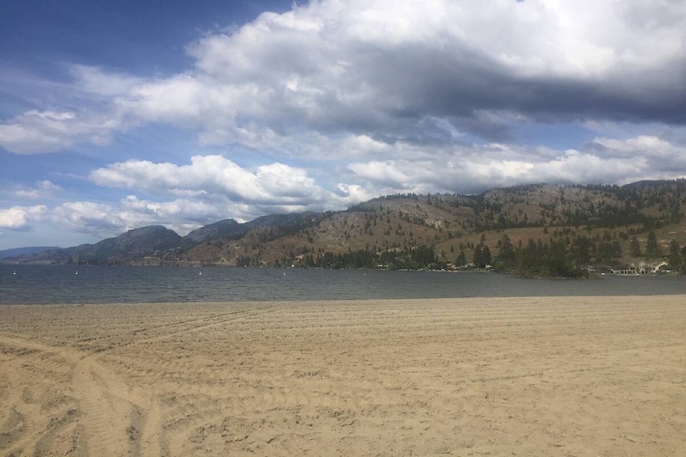 29274831_web1_Okanagan-Falls-beach-wx-shot