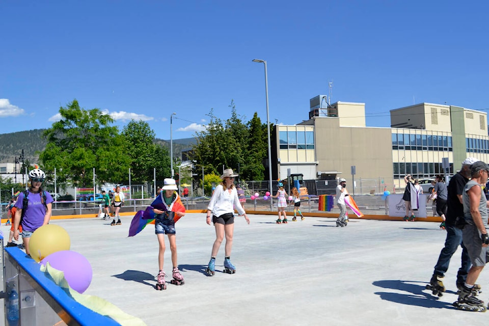 Lots of rollerskaters enjoying the sunshine for the Pride roller skate party Sunday. (Monique Tamminga Western News)