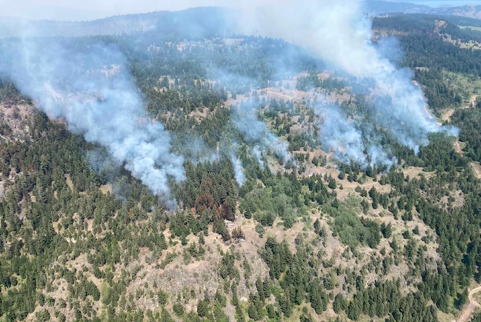 30040970_web1_220811-KCN-keremeos-fire-update_1