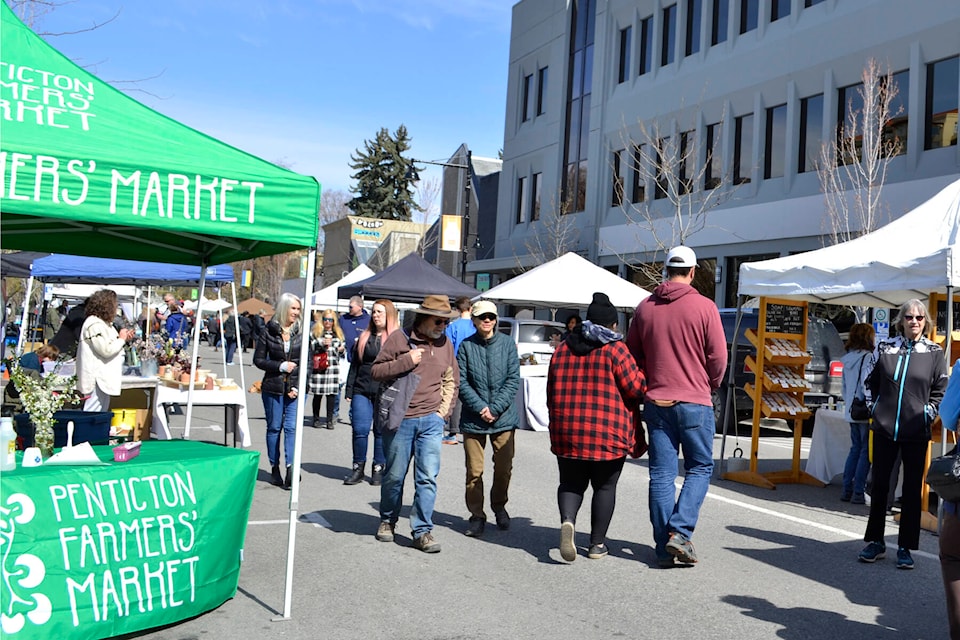 32297372_web1_220420-PWN-FarmersMarketPhotos_1