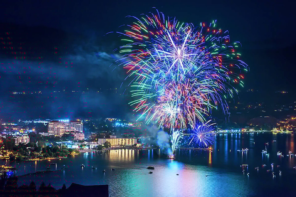 33099932_web1_170630-PWN-2016fireworks-T