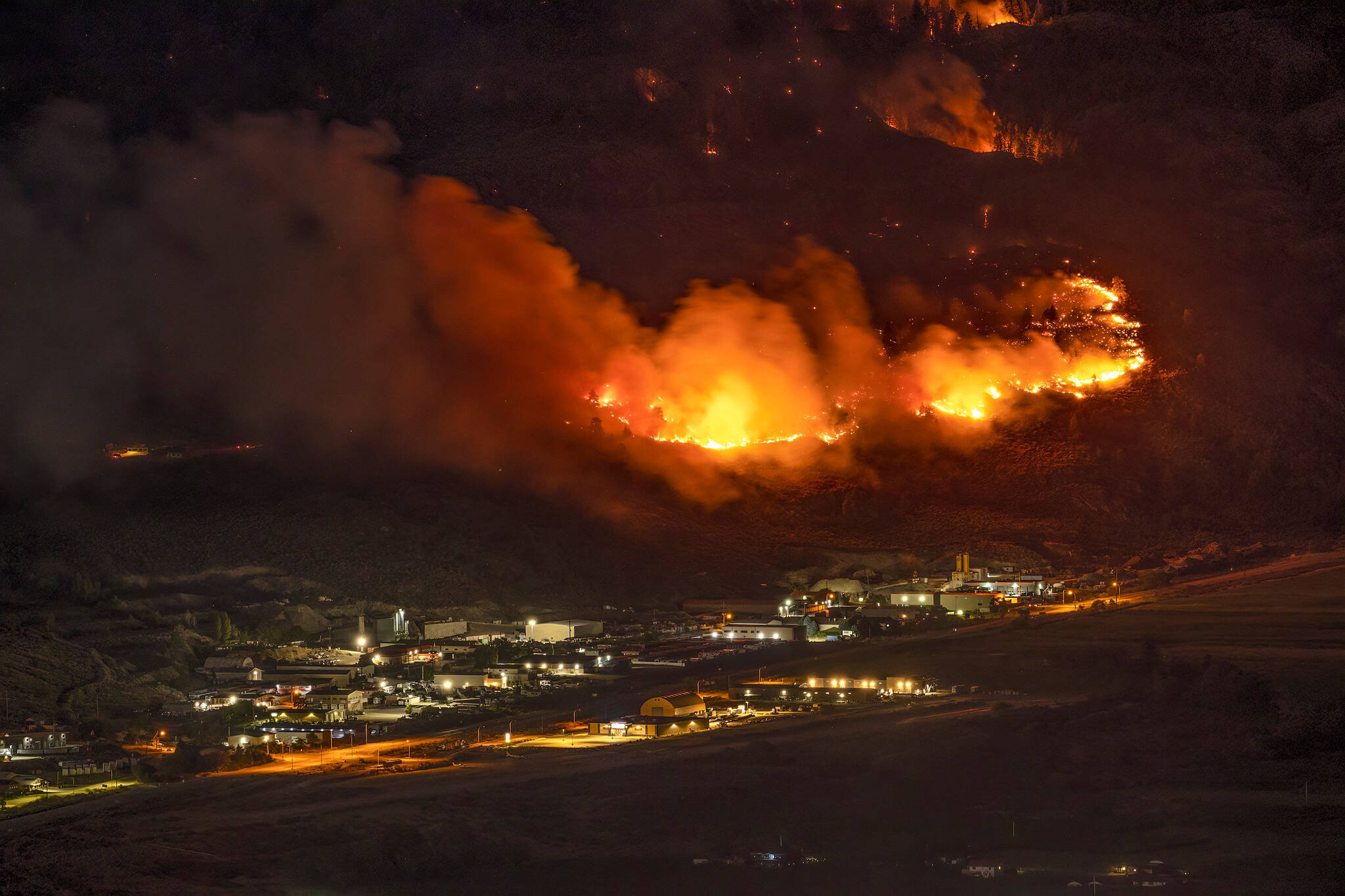 33505376_web1_230803-PWN-Fireupdate_1