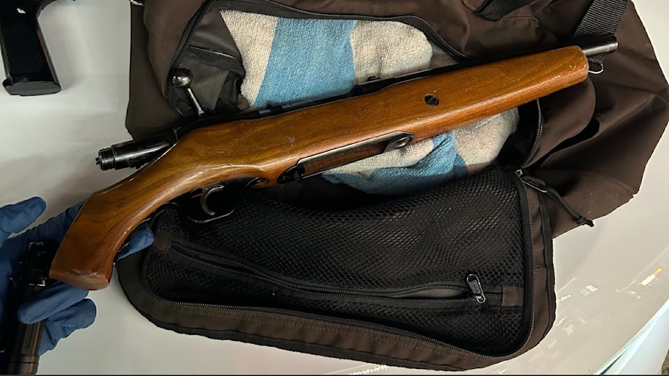 2504011-wpf-sawedoffshotgun-firearms-seizure