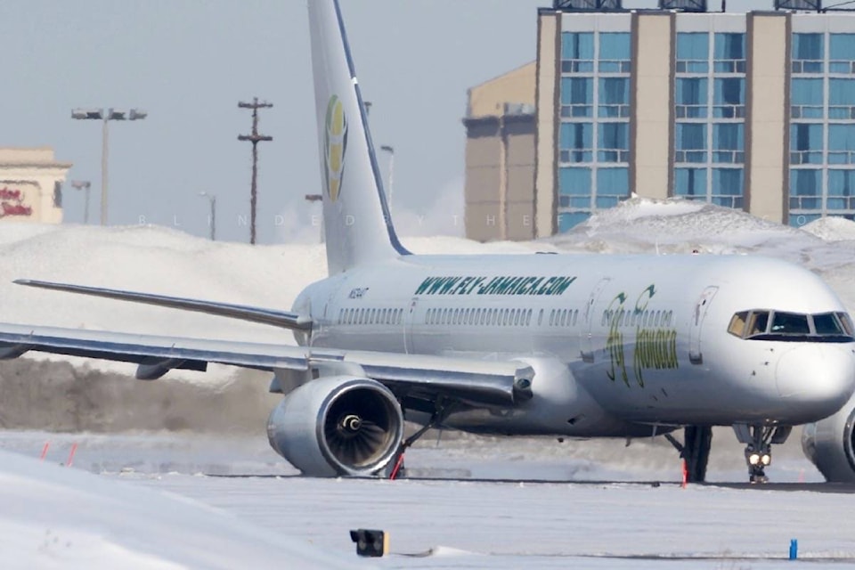 14447199_web1_181118-BPD-M-Fly_Jamaica_Airways_N524AT_at_CYYZ_Mar_2015