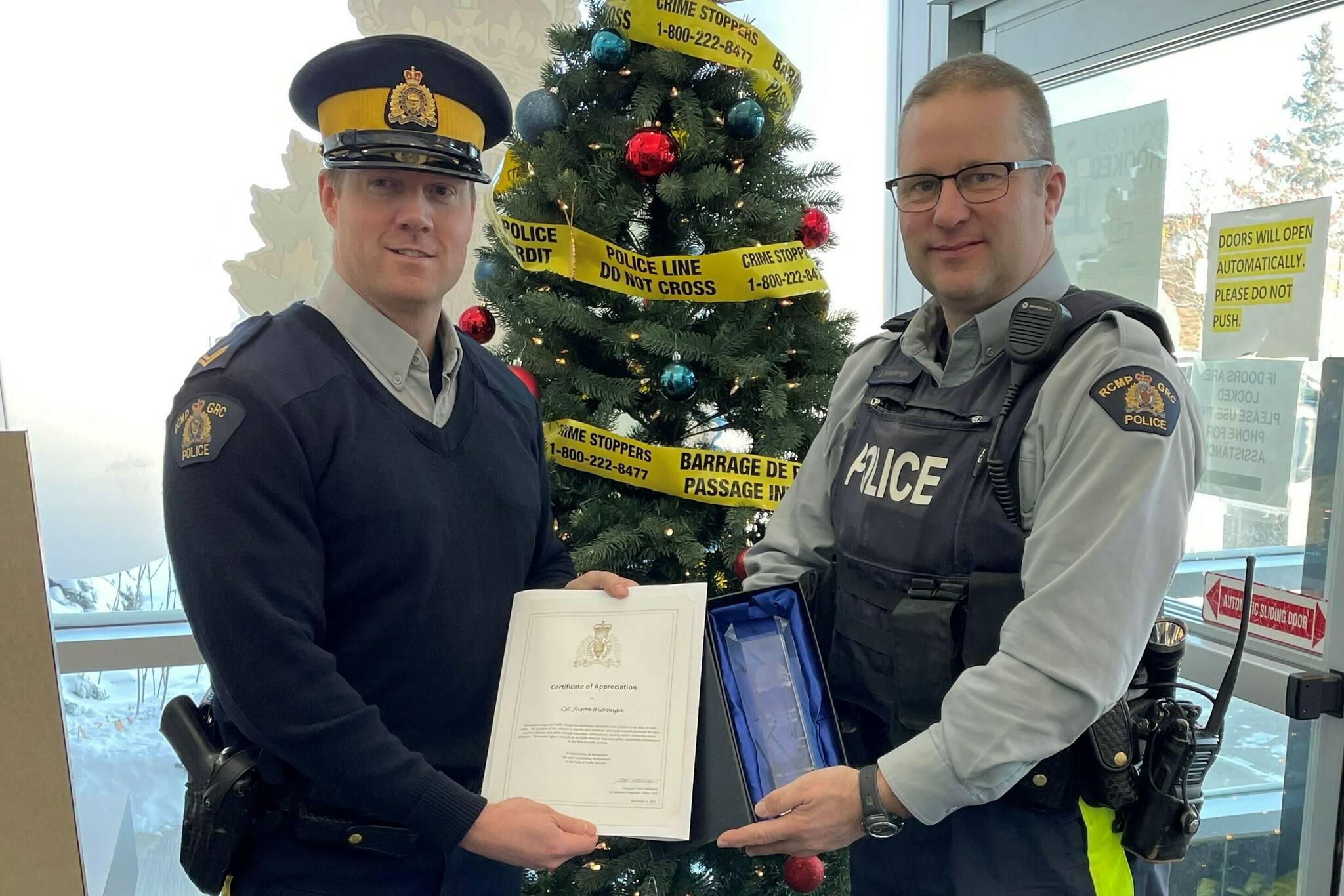 27536965_web1_copy_211223-WPF-RCMP-award_1