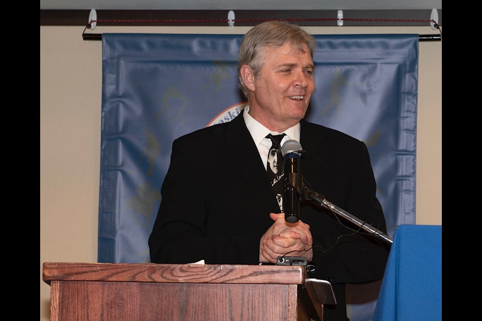 Ken Mastel giving his acceptance speech.