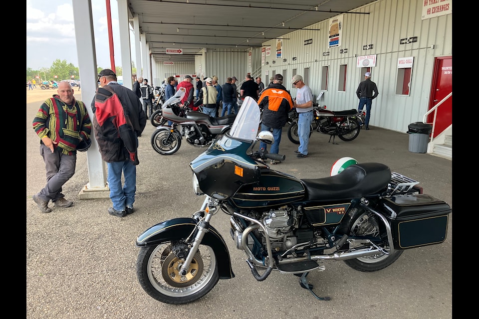 Folks enjoyed leisurely visits at one of the Show 'n' Shine events during the 28th annual Ponoka Vintage Rally and Tailgate Swap Meet held July 26-28 on the Stampede grounds.
(Mark Weber/Ponoka News)