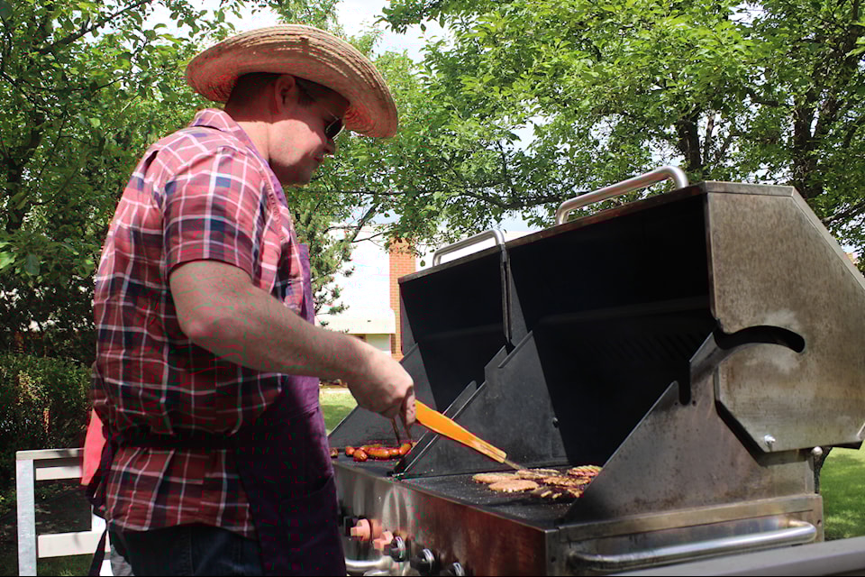 Jamie Havanka keeps busy on the grill for the annual Ponoka and District Health Foundation annual Staff Appreciation Barbecue which was held on June 26.
(Mark Weber/Ponoka News)