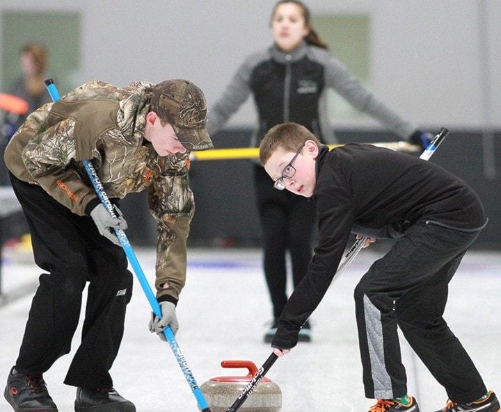 44635ponoka170208-PON-junior-curlers3214