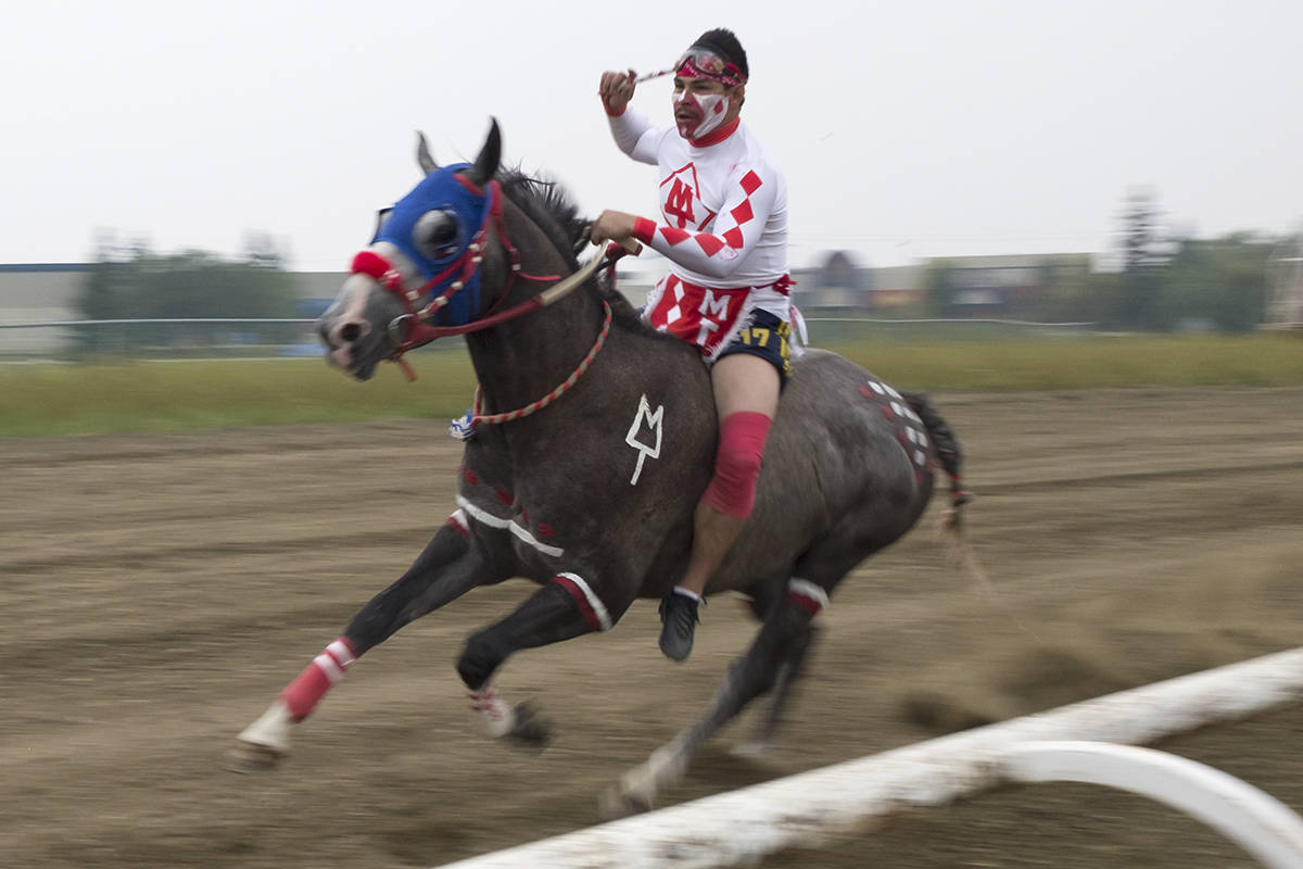 13288231_web1_180829-BAS-indian-horse-races_8