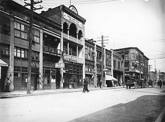 13576222_web1_Vancouver-BC-Chinatown-history-old-time-Vacouver.ca_