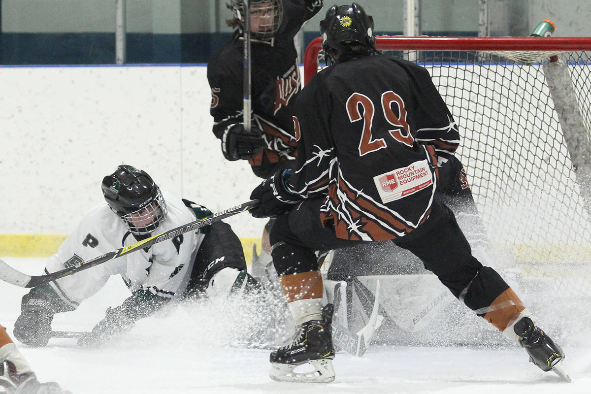 15386497_web1_190206-PON-ponoka-midget-hockey_8