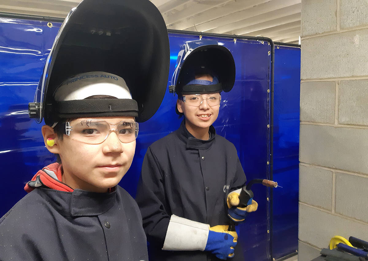 15863367_web1_190313-PON-MANS-school-welding_4