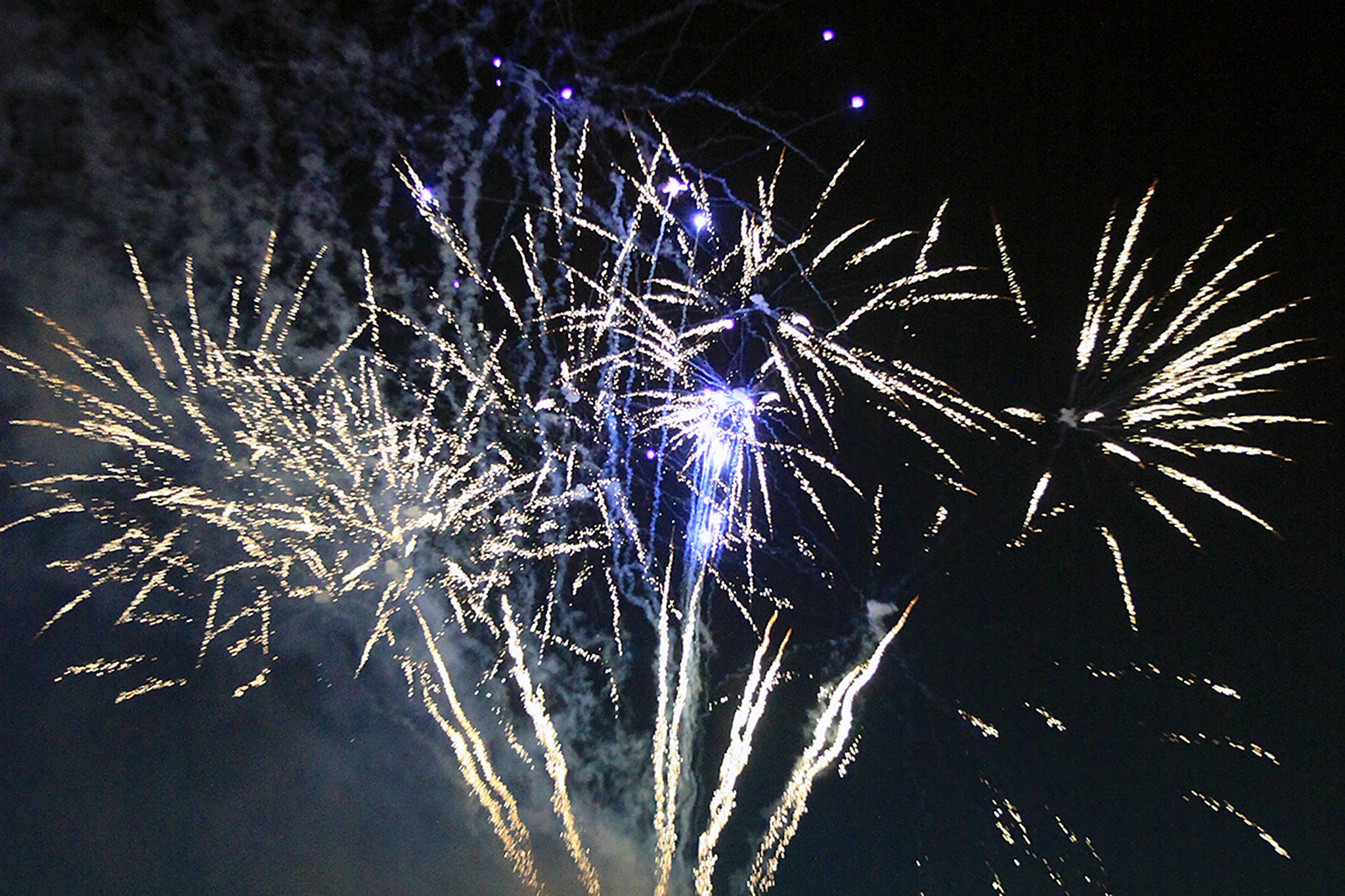 17500389_web1_Fireworks1
