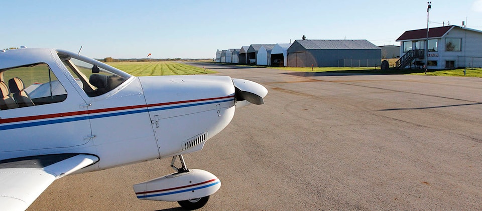 18111037_web1_180530-PON-ponoka-airport_2