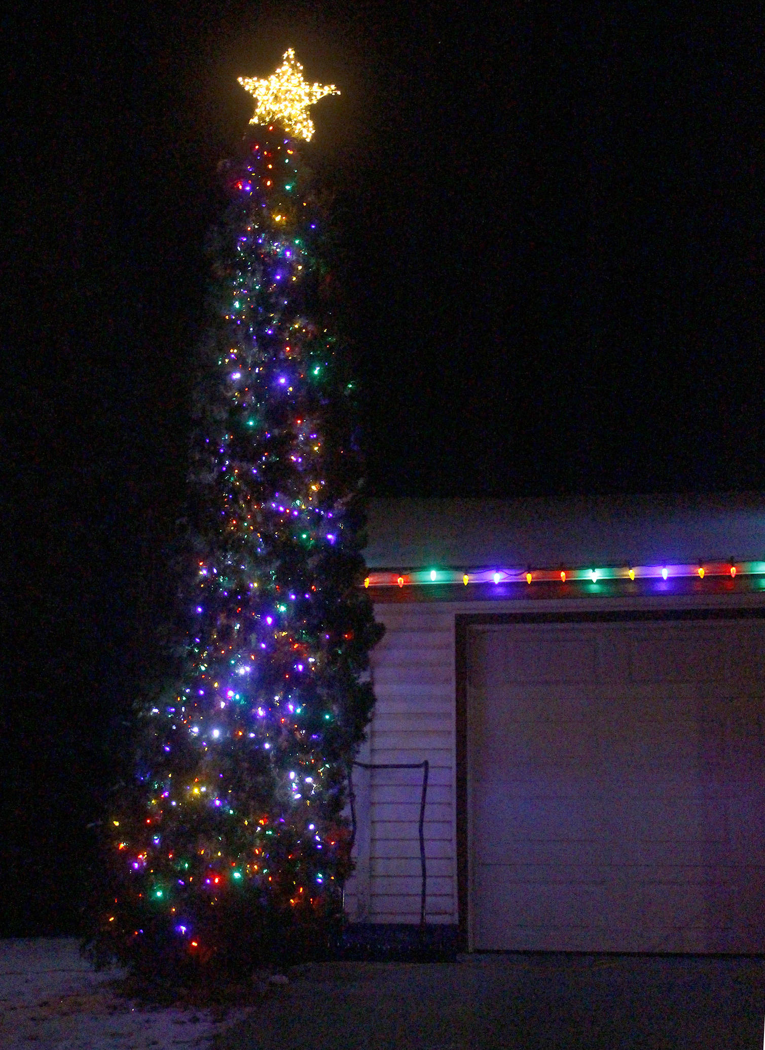 19576730_web1_ponoka-christmas-lights_14