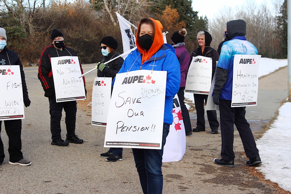 General Support Services workers were picketing on 46 St. at the entrances to the Centennial Centre for Mental Health and Brain Injury on Oct. 26 . (Emily Jaycox/PonokaNews)