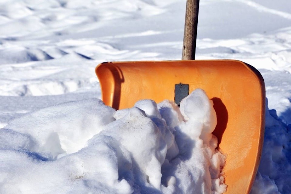 23294700_web1_180226-PRU-M-snow-shovel