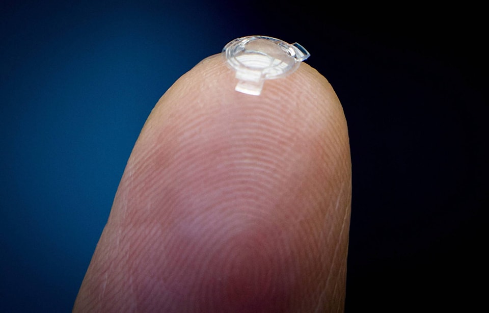 26629351_web1_210927-rda-contact-lenses_1