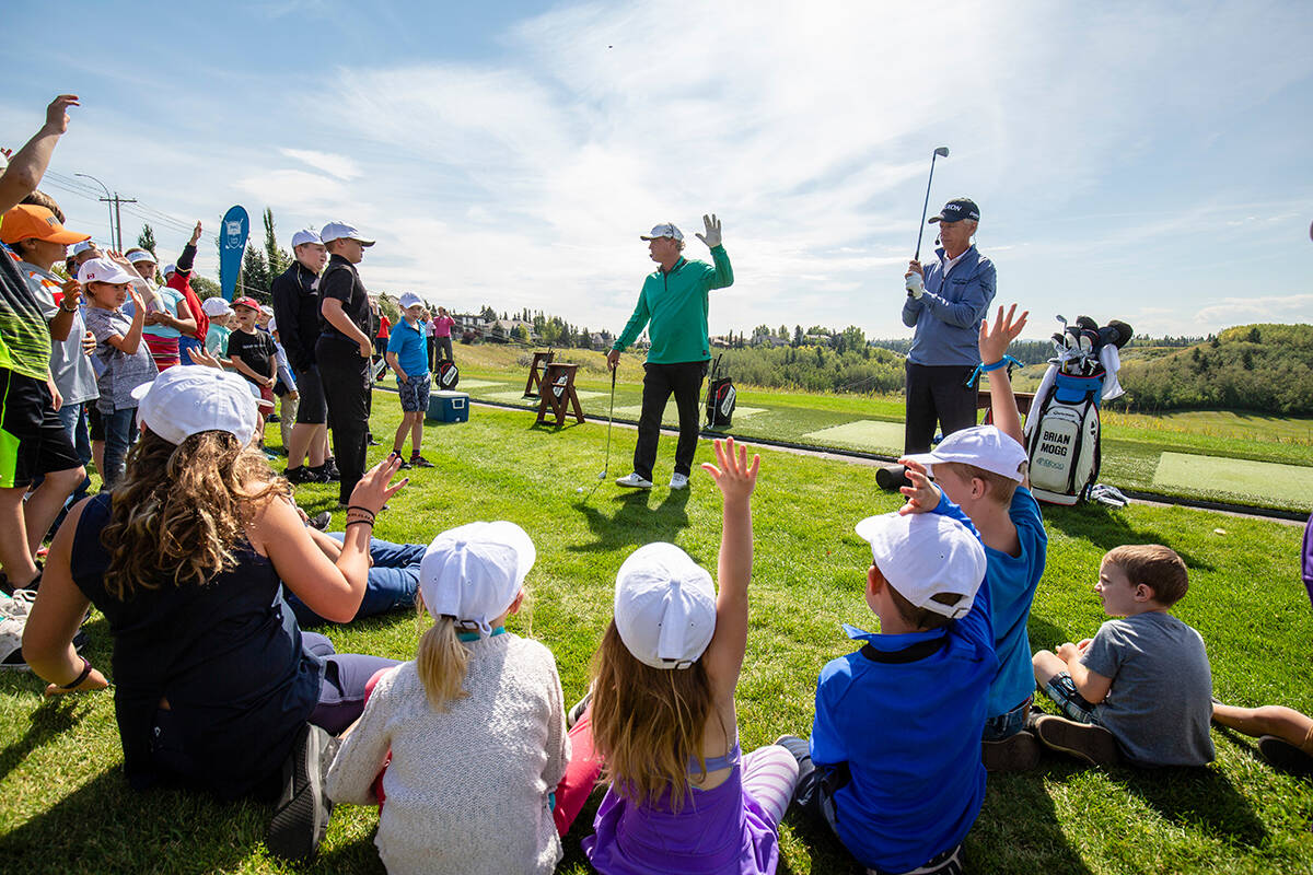 Shaw Charity Classic champion Scott McCarron hosts a golf clinic for young fans in 2018. Todd Korol photo.