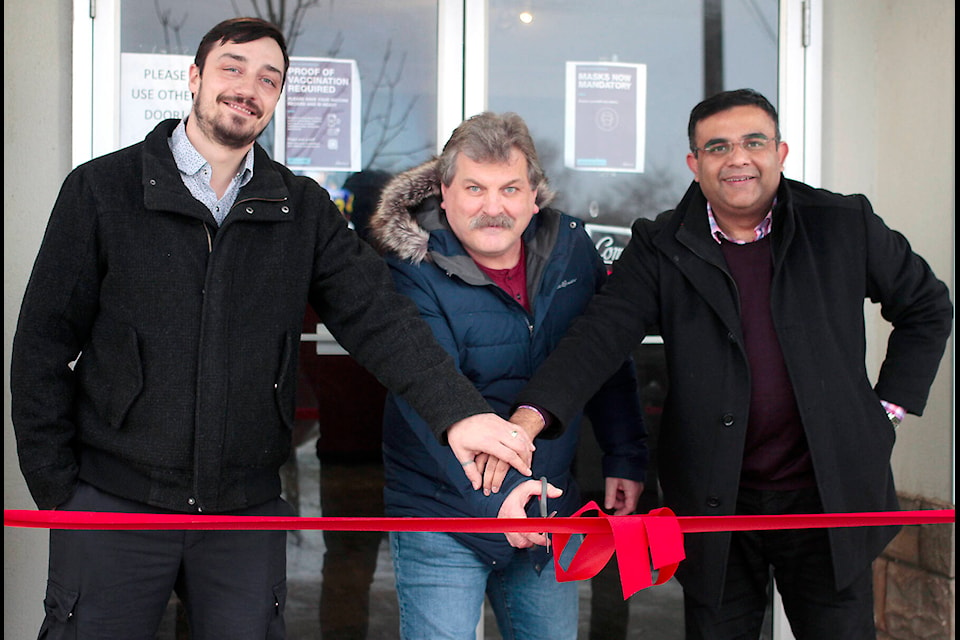 L-R: Trevor Cromartie, Mayor Kevin Ferguson, and Rizwan Syed cut the ribbon for the grand reopening on Jan. 20. (Emily Jaycox/Ponoka News)