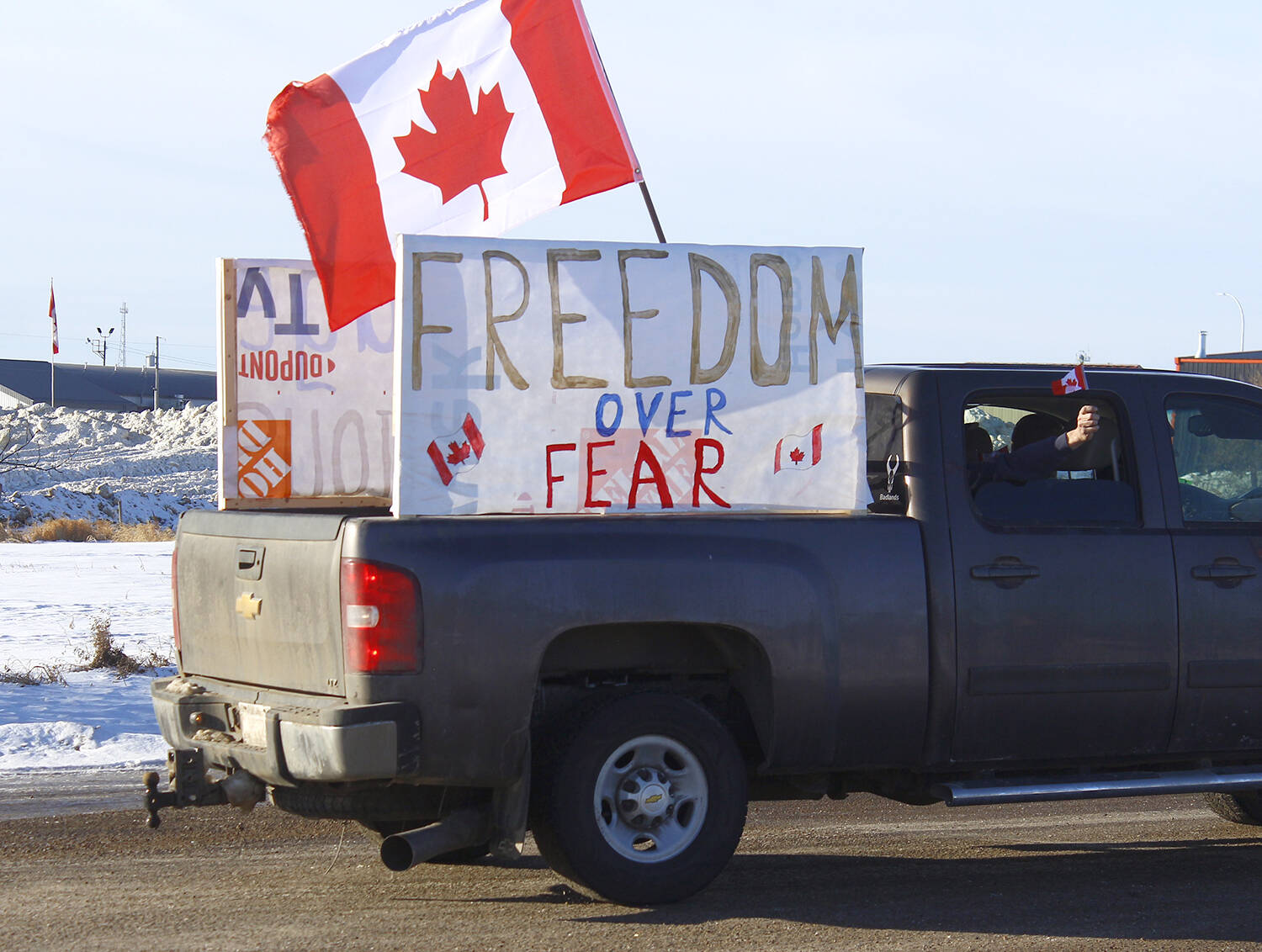 27969647_web1_220202-PON-Convoy-to-Edmonton_4