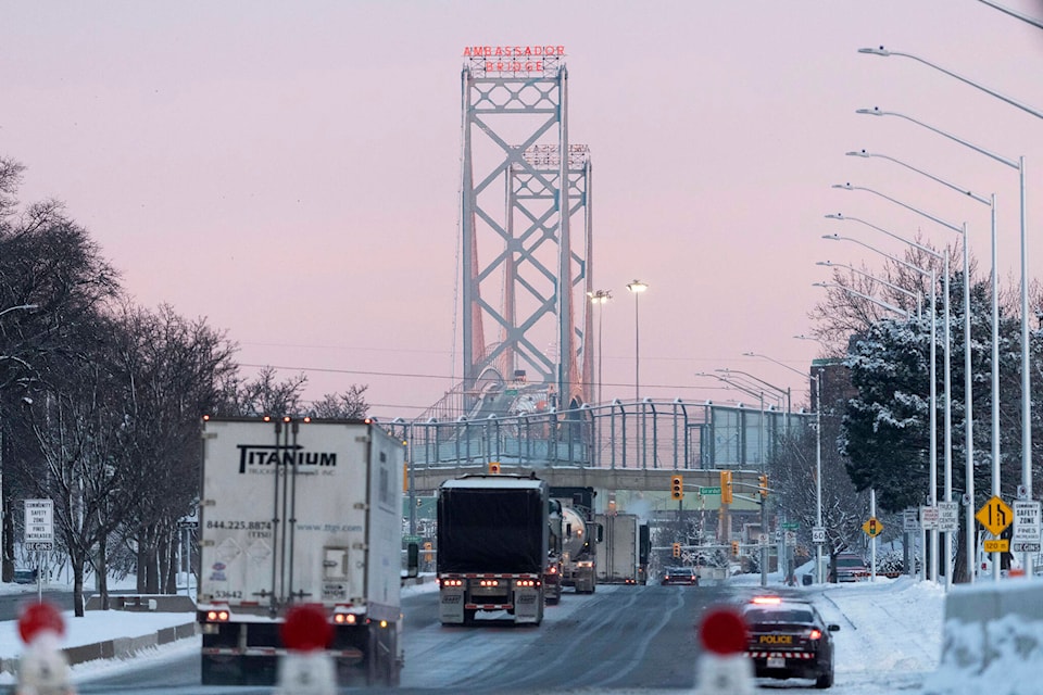 28149717_web1_220214-CPW-Ambassador-Bridge-border-reopens-Windsor_1