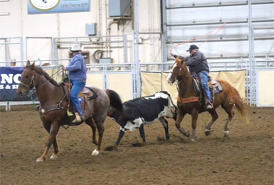 31010220_web1_121116-PON-Team-roping_1