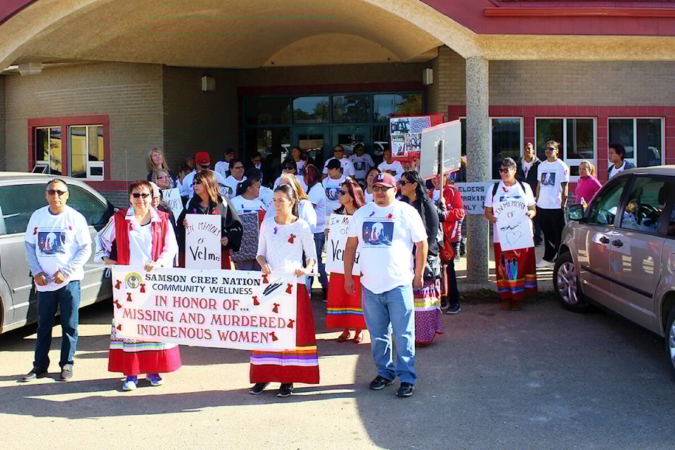 32544200_web1_171004-PON-mmiw-walk_1
