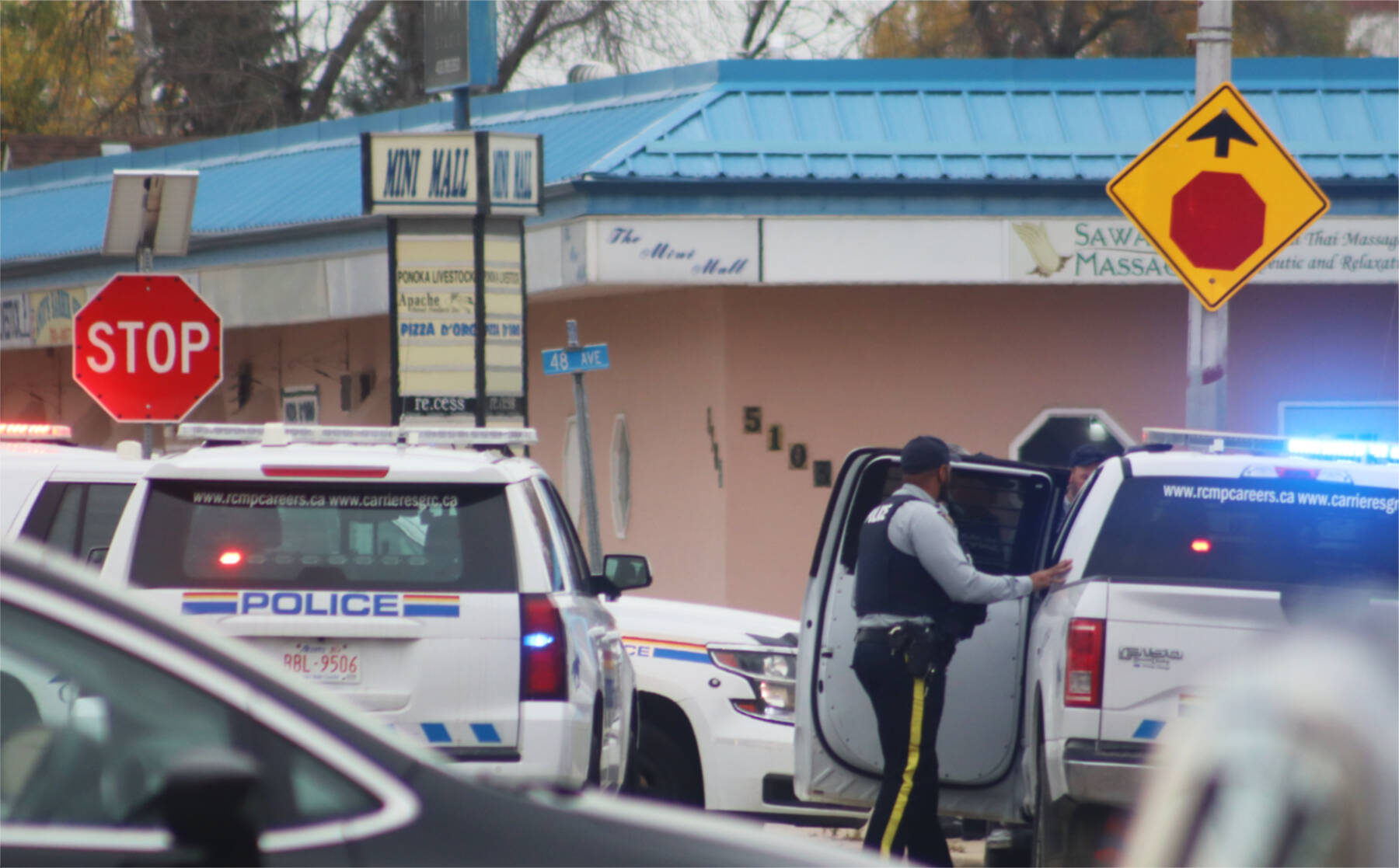 34017419_web1_230927-PON-Police-presence-arrest_3