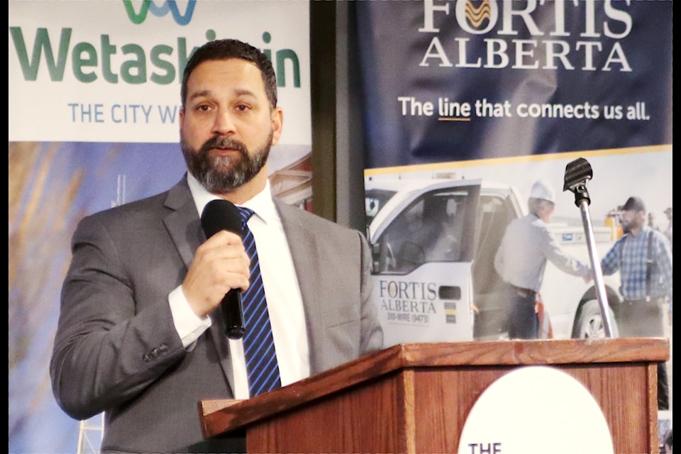 Mayor Tyler Gandam speaks to chamber members at the Best Western Wayside Inn on May 1.