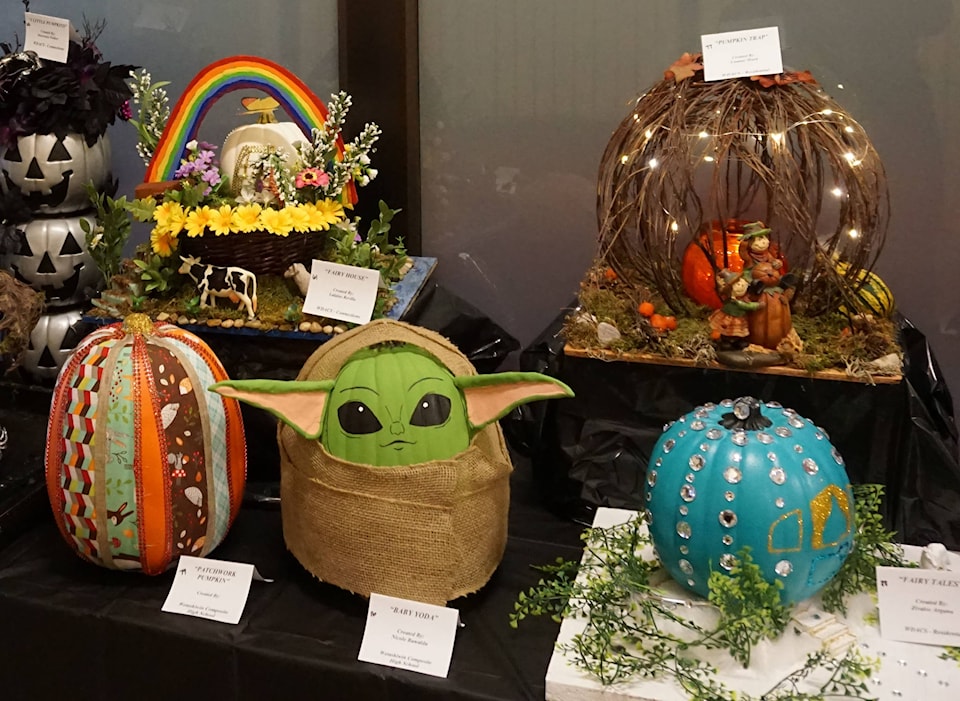 23122794_web1_201026-wpf-pumpkinballweb_9