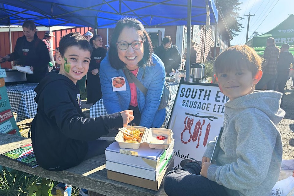 Salt Spring Apple Festival goers enjoy the sun and a bite to eat
