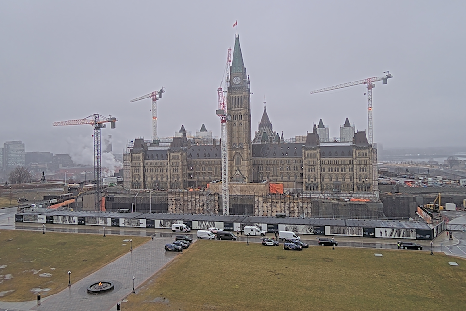 BREAKING: Barricaded man causes shelter in place order for Parliament Hill in Ottawa