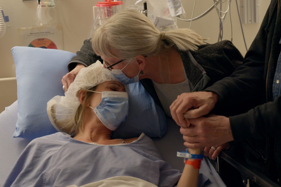 Angela Neufeld with her mother ahead of her heart transplant.
