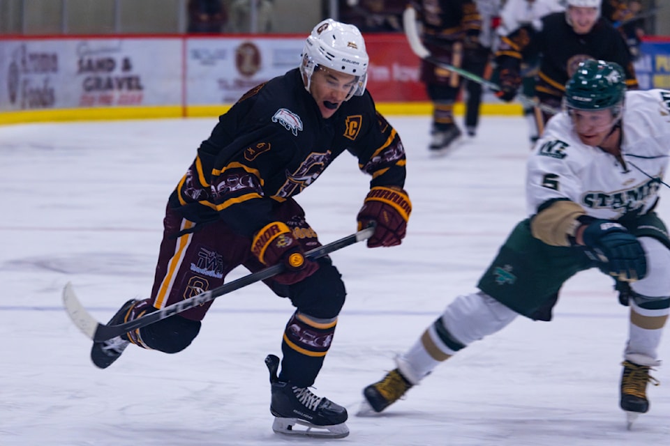 The Roos' Alessio Tomassetti races for the puck against a Stampeders player during Friday night's match.