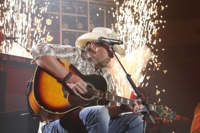 70460quesnelToby_Keith_PNH_01_Small