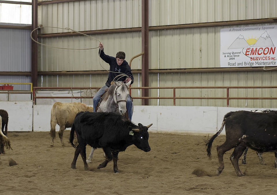 10092802_web1_180110-QCO-roping-clinic_2