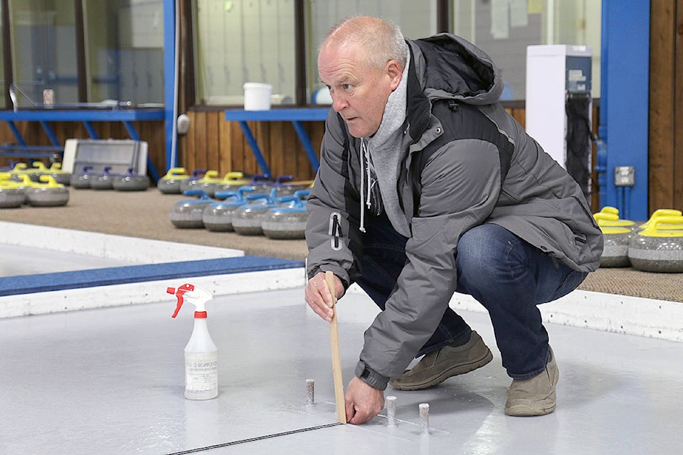 13558010_web1_180912-VMS-curling-club