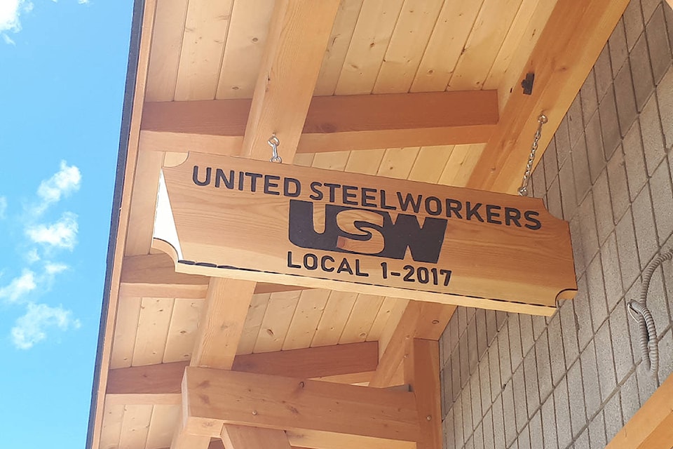 14132027_web1_180601-WLT-USW-Strike-Update