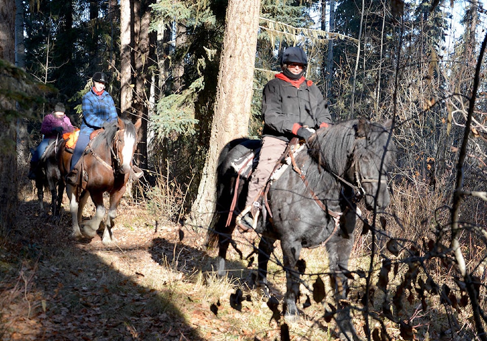 14345029_web1_171110-QCO-back-country-horsemen-food-drive_1