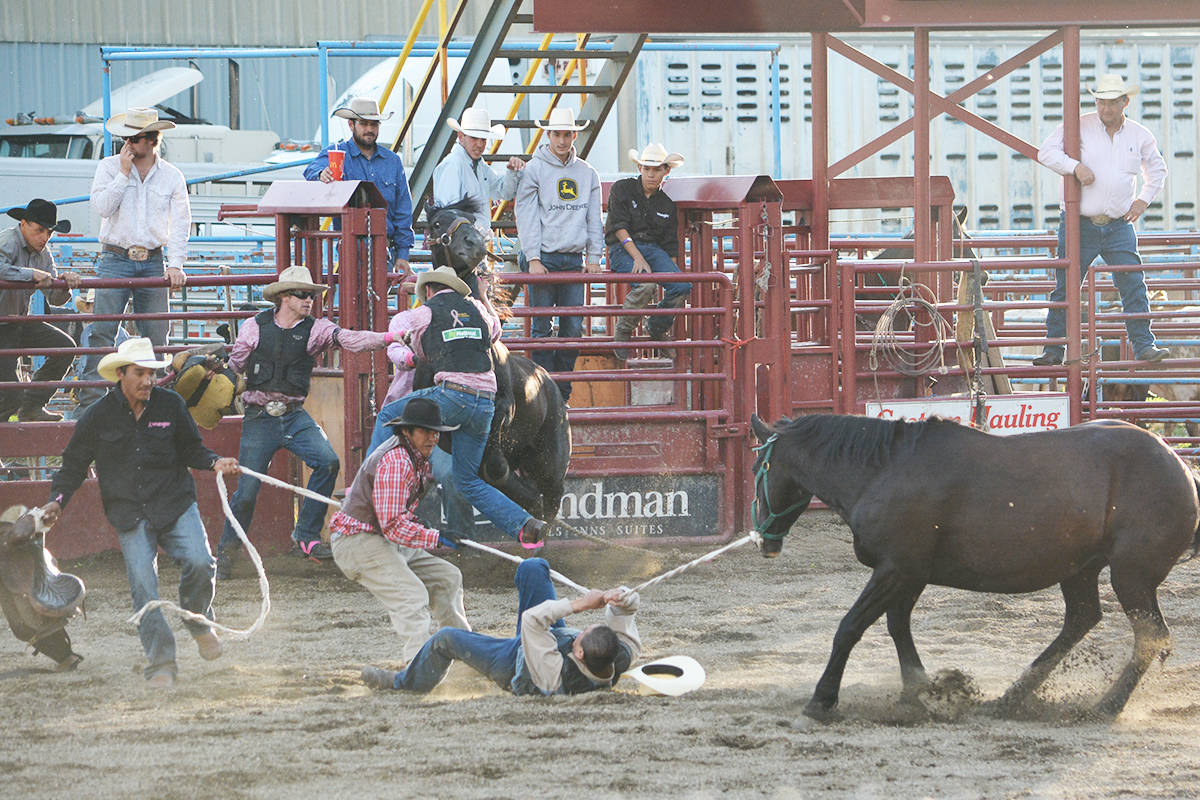 16522120_web1_190424-QCO-bullriders-rodeo1