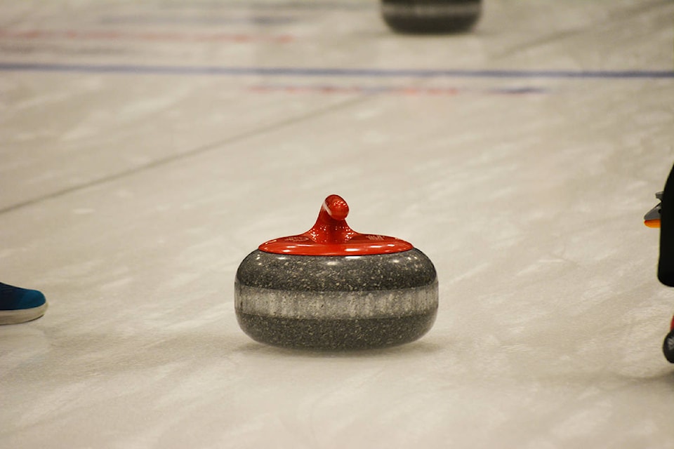 20253373_web1_Curling-rock