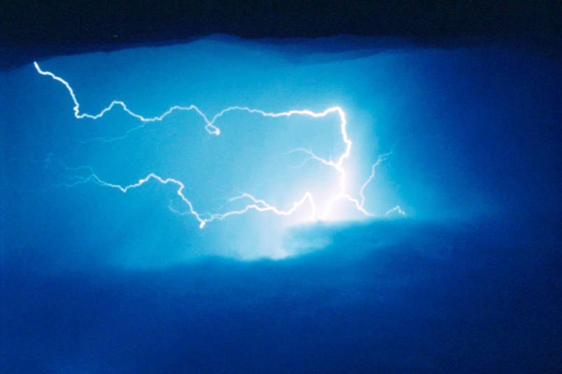21968774_web1_200701-QC--Thunderstormwarning-thunder_1