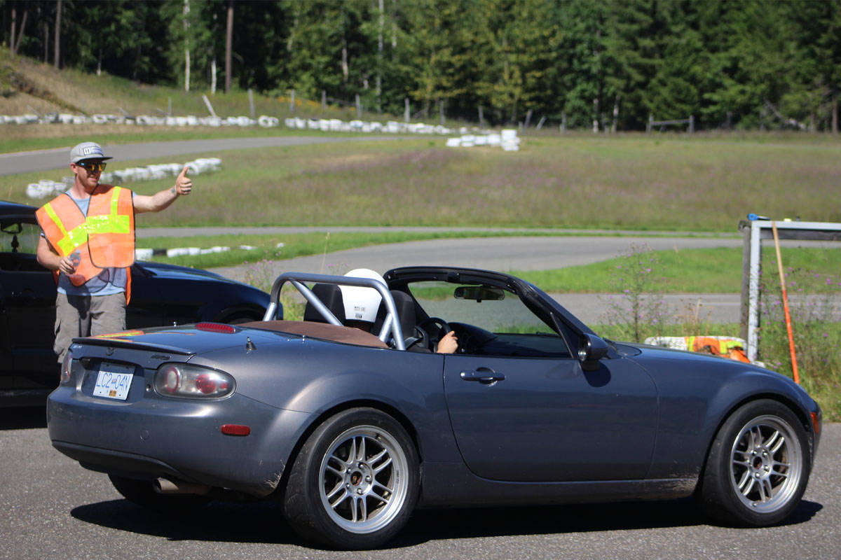 22502481_web1_200824-QCO-AutoCross-cars_4