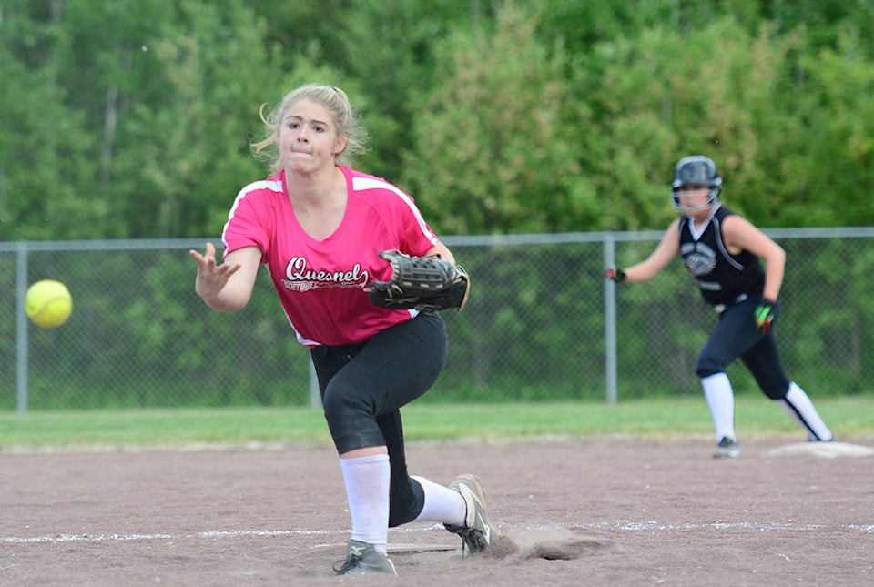 24822076_web1_180606-QCO-softball