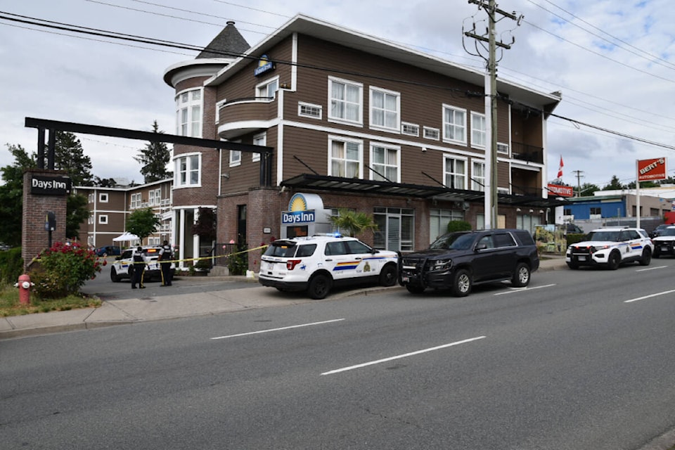 29667782_web1_220707-SUL-RCMP-IHIT-shooting-hotel_3